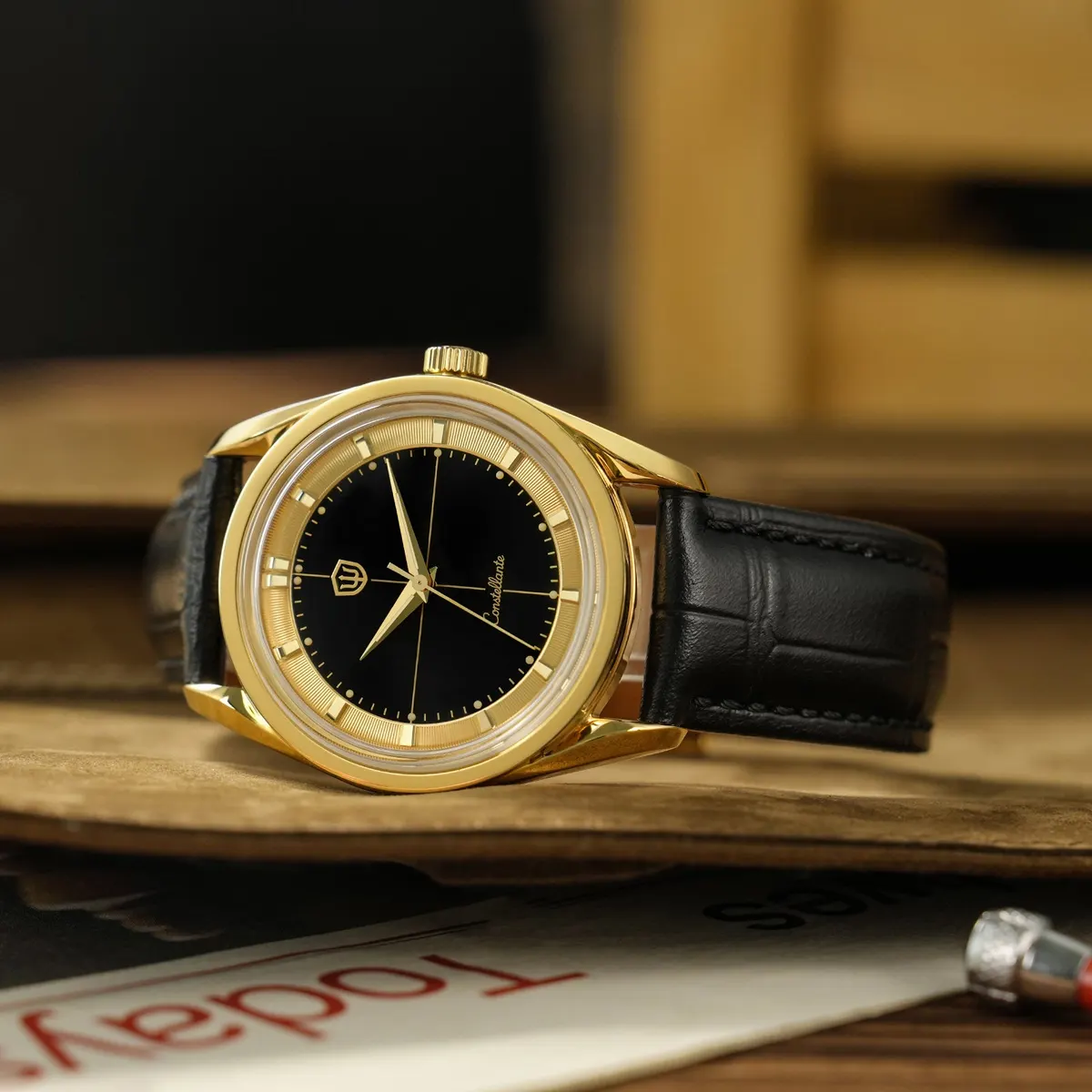 Montre Watchdives WD1954 Quartz 36,5 mm – Boîtier or / Verre saphir
