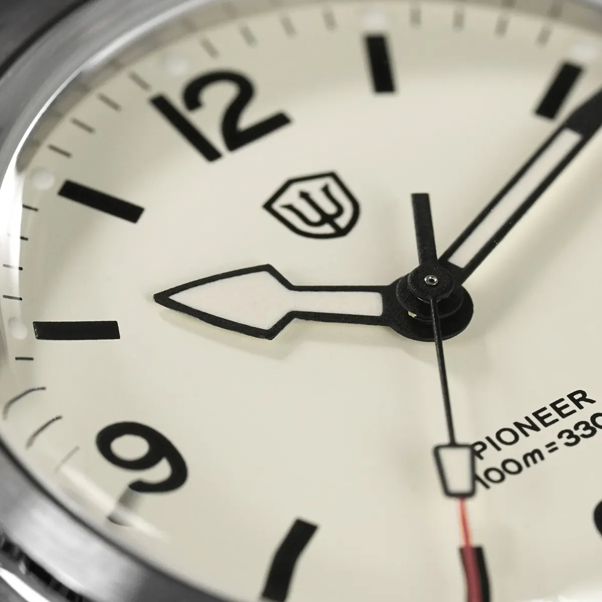 Montre Watchdives WD1960S Quartz 36,5 mm – Vintage crème