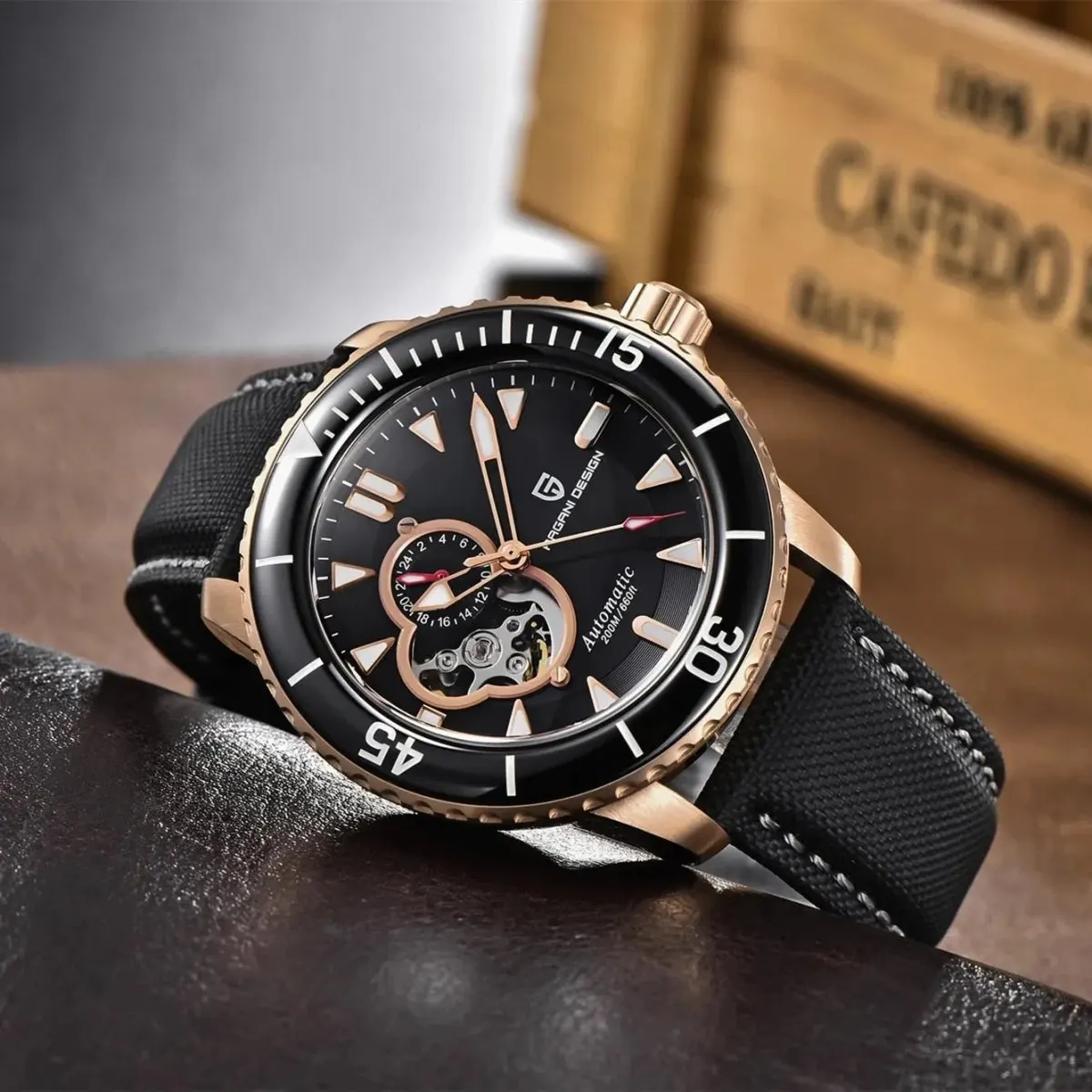 Montre Pagani Design Automatique 44 mm – Or bleu