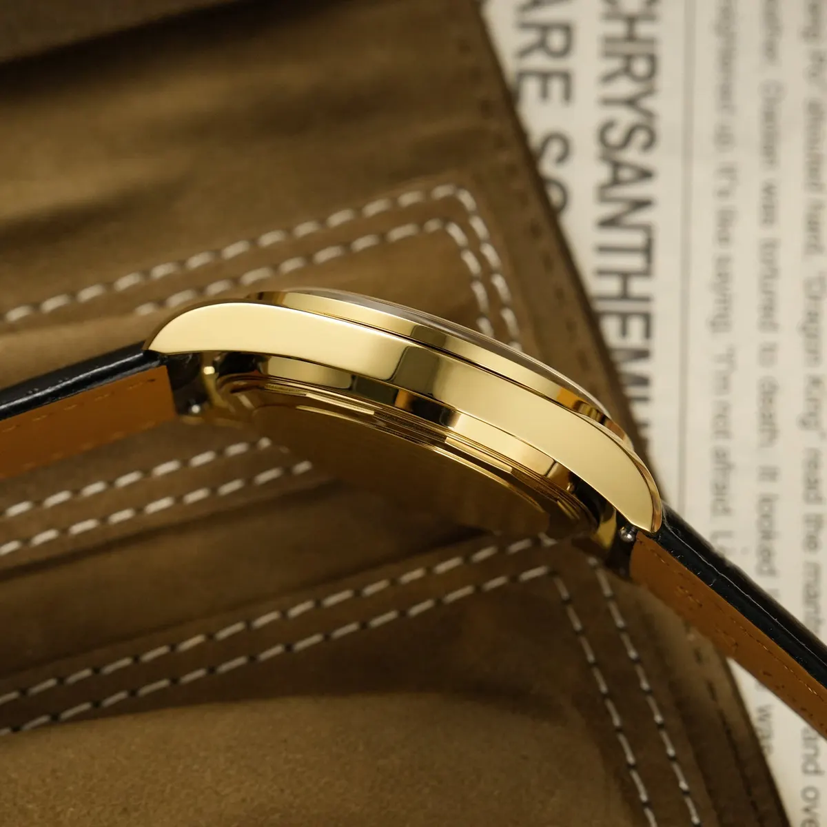 Montre Watchdives WD1954 Quartz 36,5 mm – Boîtier or / Verre saphir